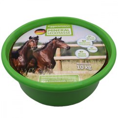 Minerální liz v misce